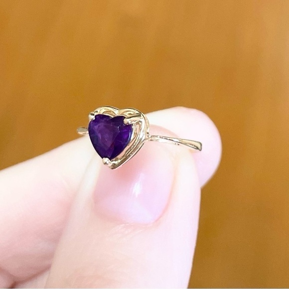 TL 10K Amethyst dark Purple Heart cut 6mm solid yellow gold size 5 ring​…​ - Picture 10 of 11